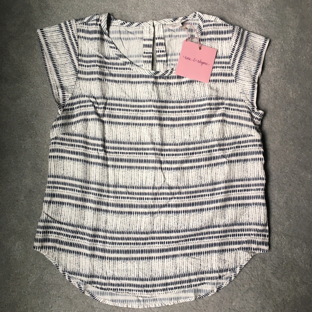 NEW patterned top, M